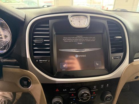 Used 2013 Chrysler 300 AWD w/ Driver Convenience Group image 29