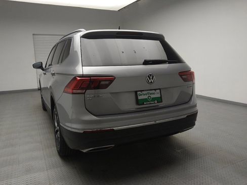 Used 2020 Volkswagen Tiguan SE w/ Panoramic Sunroof Package image 6