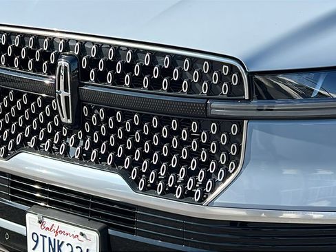 Certified 2025 Lincoln Navigator Reserve image 4