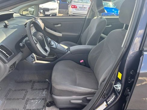 Used 2010 Toyota Prius III image 7