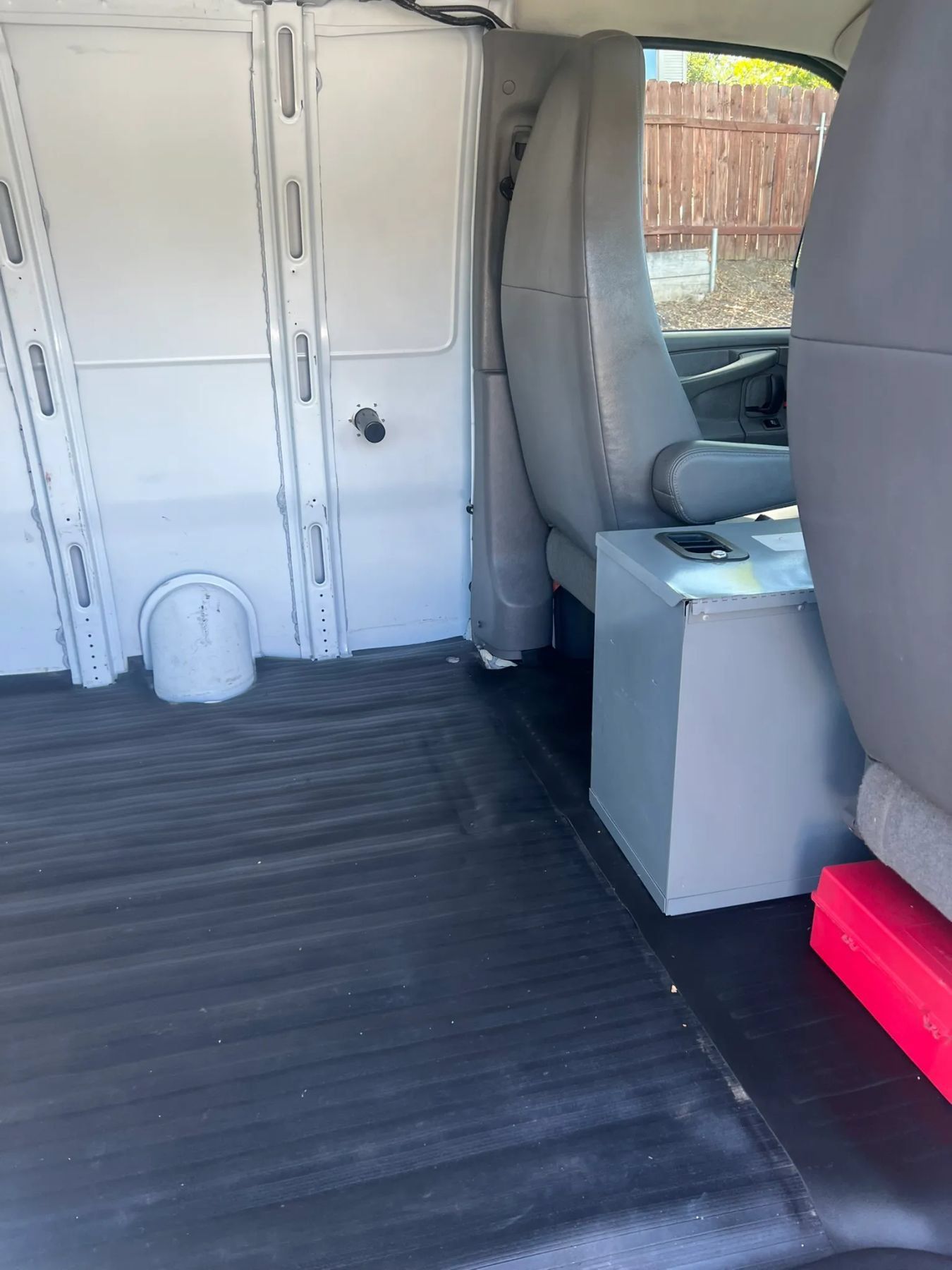 Used 2014 Chevrolet Express 2500 RWD image 12