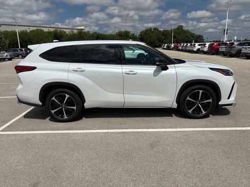 Used 2022 Toyota Highlander XSE AWD/4WD image 6