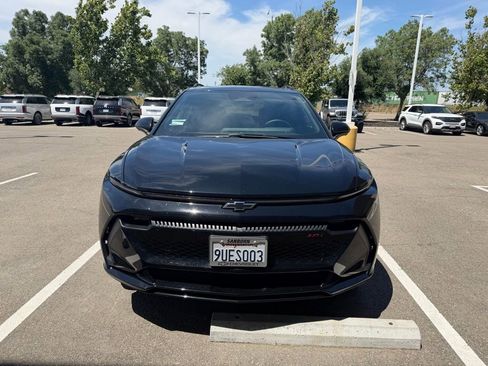 Used 2025 Chevrolet Equinox EV RS FWD image 2