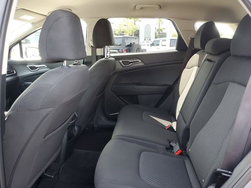 Used 2025 Kia Sportage LX FWD image 12