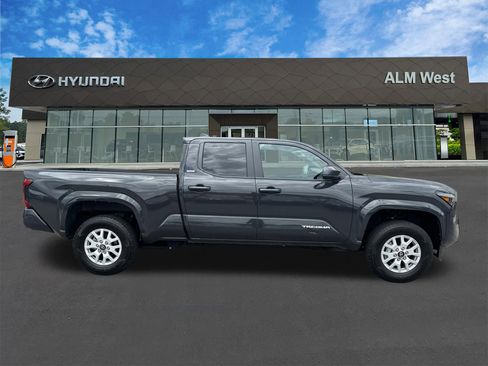 Used 2024 Toyota Tacoma SR5 AWD/4WD image 4
