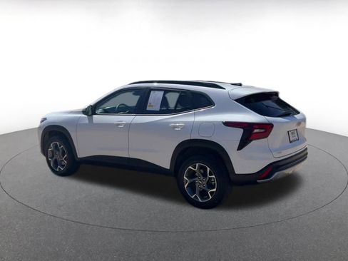 Used 2025 Chevrolet Trax LT image 10