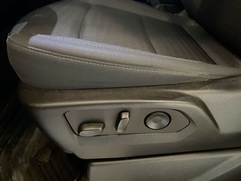 Used 2022 Chevrolet Silverado 1500 LT image 12