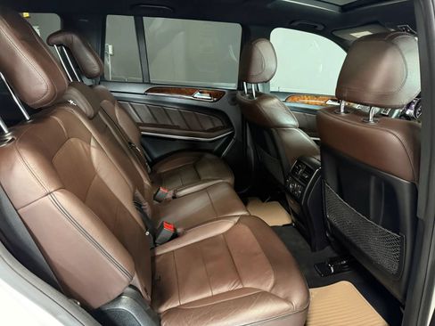 Used 2014 Mercedes-Benz GL 450 4MATIC image 21