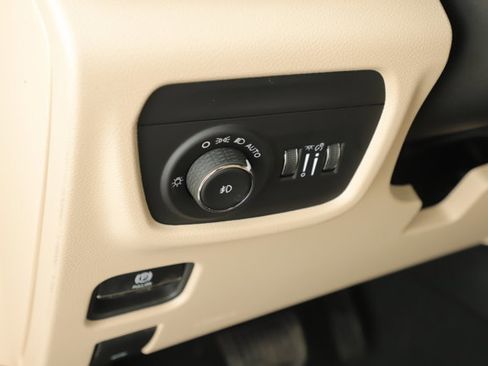 New 2026 Jeep Grand Cherokee Limited RWD image 23