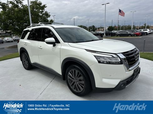 Used 2022 Nissan Pathfinder SL w/ SL Premium Package AWD/4WD image 1