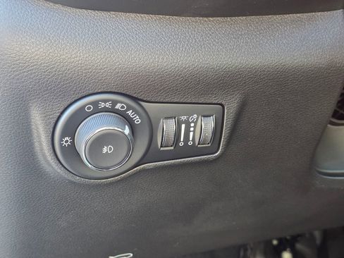 New 2026 Jeep Compass Latitude image 13