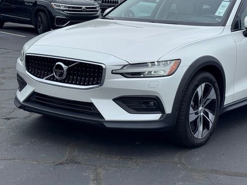 Used 2022 Volvo V60 T5 Cross Country AWD/4WD image 38