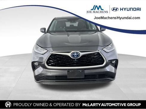 Used 2020 Toyota Highlander LE AWD/4WD image 2