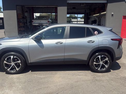 Used 2024 Chevrolet Trax RS w/ Driver Confidence Package FWD image 4