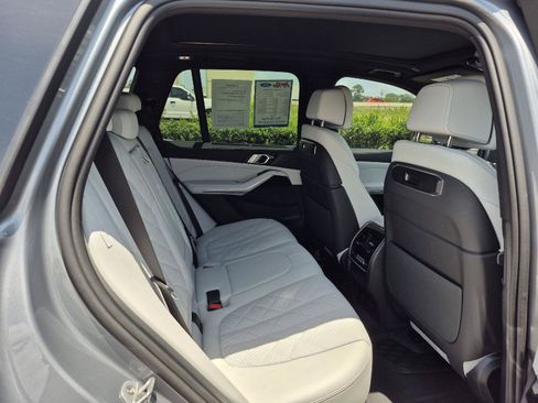 Used 2025 BMW X5 sDrive40i w/ Climate Comfort Package RWD image 12
