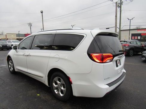 Used 2017 Chrysler Pacifica Touring-L Plus image 5