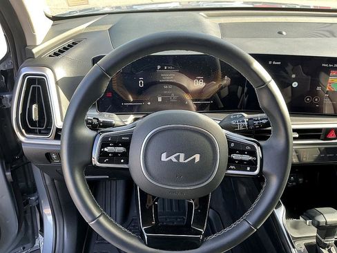 Used 2025 Kia Sorento EX image 12