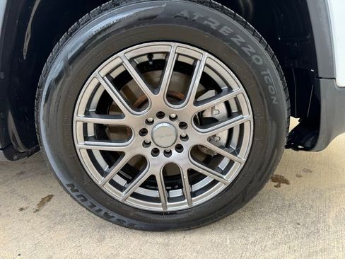 Used 2014 Jeep Cherokee Sport image 8