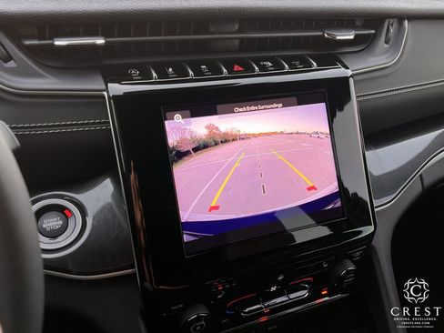 Used 2023 Jeep Grand Cherokee L Laredo image 18