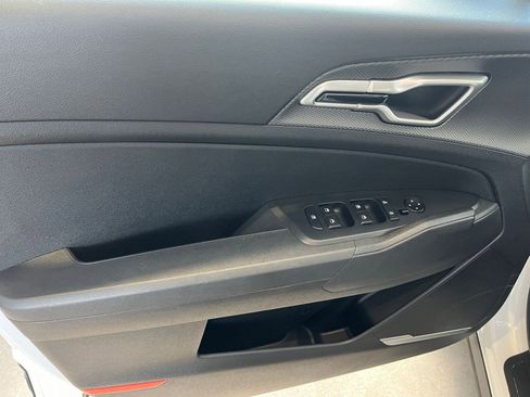 Used 2025 Kia Sportage LX image 20