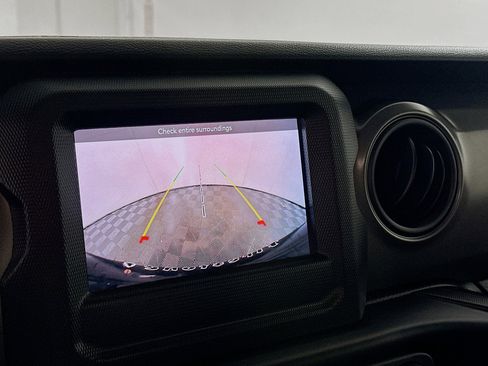 Used 2023 Jeep Wrangler Unlimited image 23