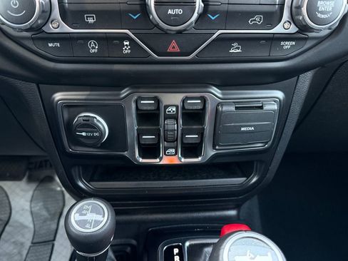 Used 2022 Jeep Wrangler Unlimited Sahara image 26