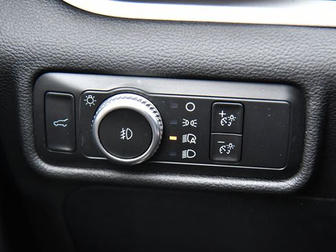 Used 2021 Ford Explorer XLT w/ Equipment Group 202A RWD image 33