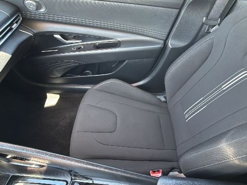 Used 2025 Hyundai Elantra SEL FWD image 19