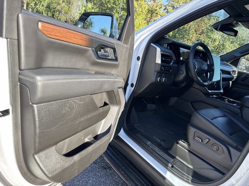 Used 2025 GMC Yukon Denali image 22