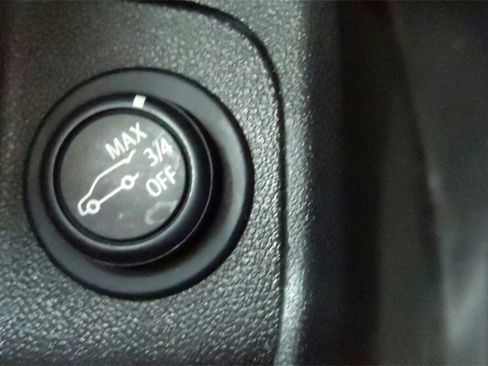 Used 2024 GMC Terrain SLT image 28