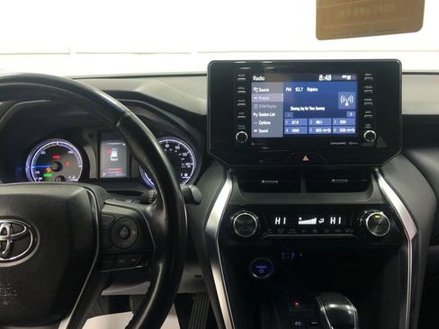 Used 2021 Toyota Venza LE w/ Carpet Mat Package (TMS) image 19