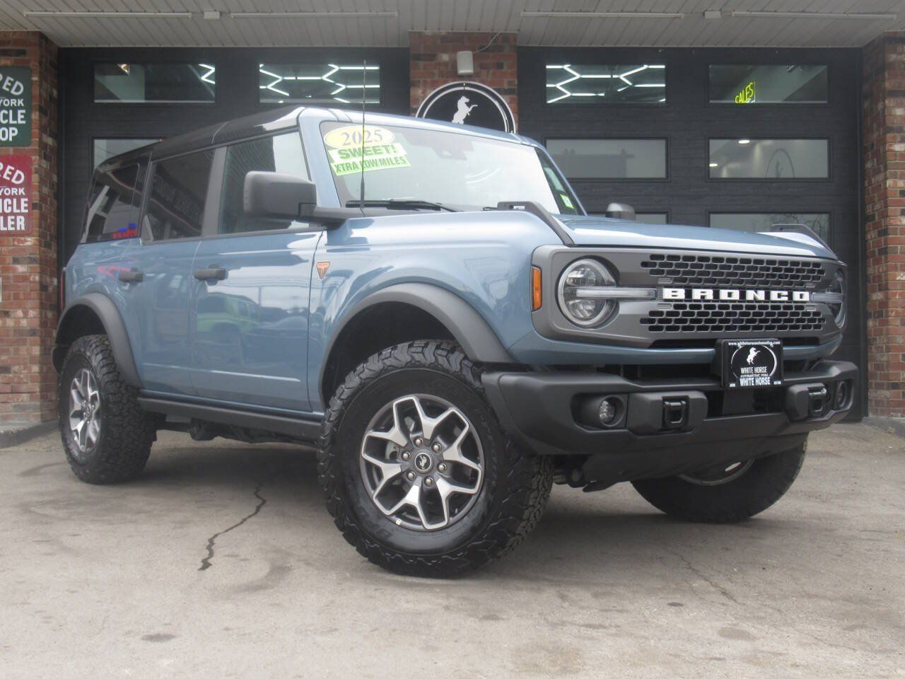 Used 2025 Ford Bronco Badlands AWD/4WD image 1