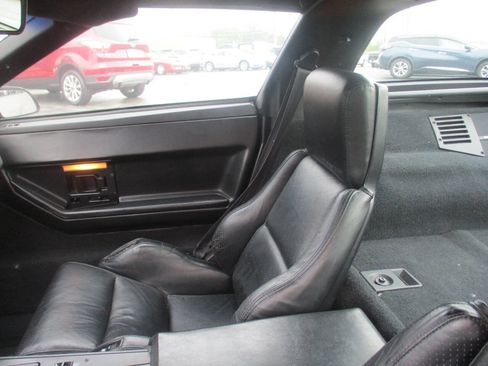 Used 1988 Chevrolet Corvette Coupe RWD image 6