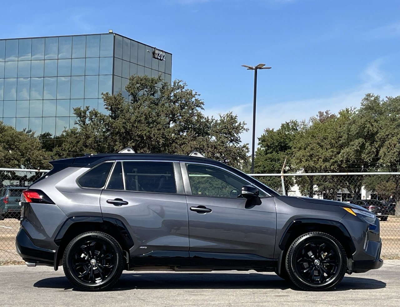 Used 2023 Toyota RAV4 XSE AWD/4WD image 3