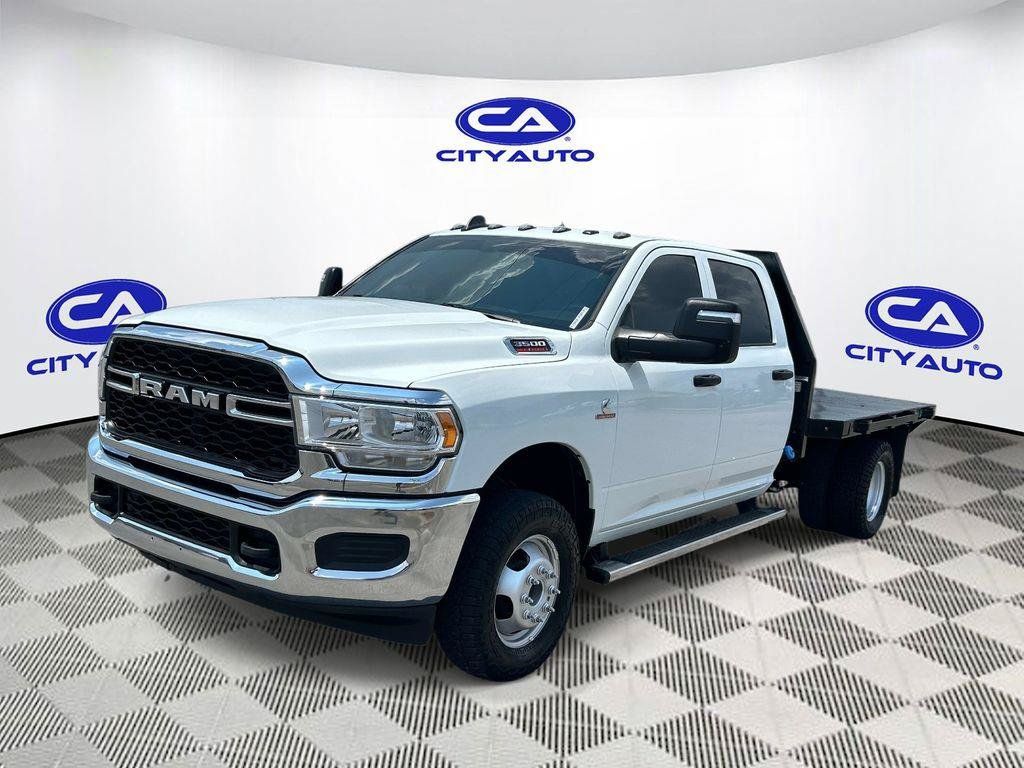 Used 2024 RAM 3500 Tradesman w/ Chrome Appearance Group AWD/4WD image 10