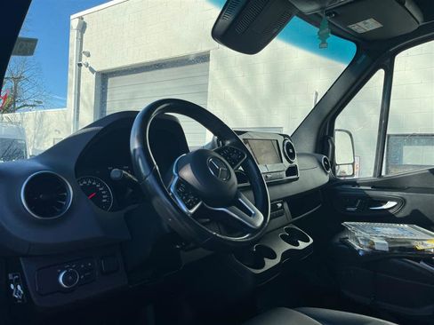Used 2024 Mercedes-Benz Sprinter 2500 image 12