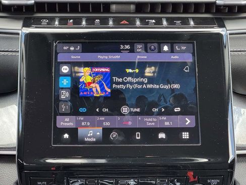 Used 2021 Jeep Grand Cherokee L Laredo w/ Luxury Tech Group I AWD/4WD image 3