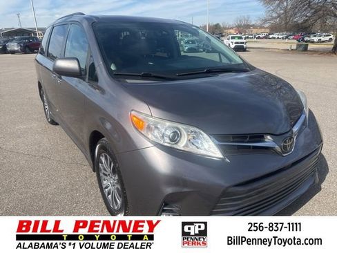 Used 2020 Toyota Sienna XLE image 7