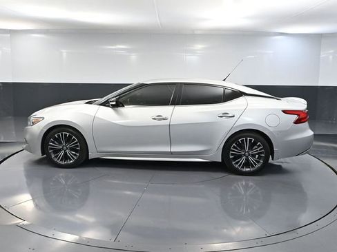 Used 2017 Nissan Maxima 3.5 SV w/ Dynamic Package FWD image 9