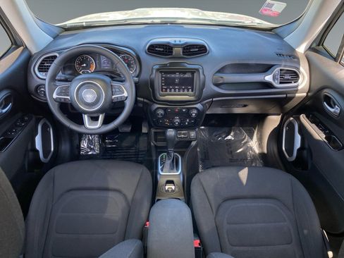 Used 2018 Jeep Renegade Latitude w/ Safety & Security Group FWD image 10