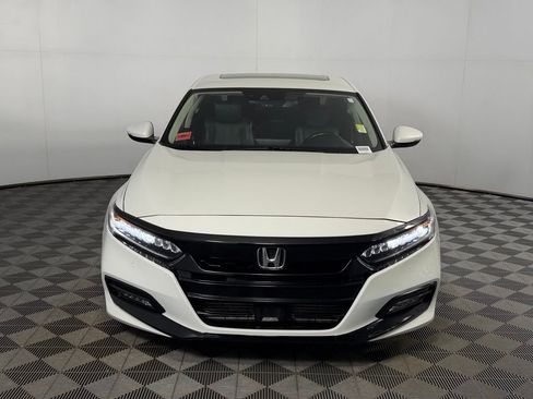 Used 2018 Honda Accord Touring image 4