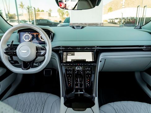 Used 2024 Aston Martin DB12 Convertible image 17