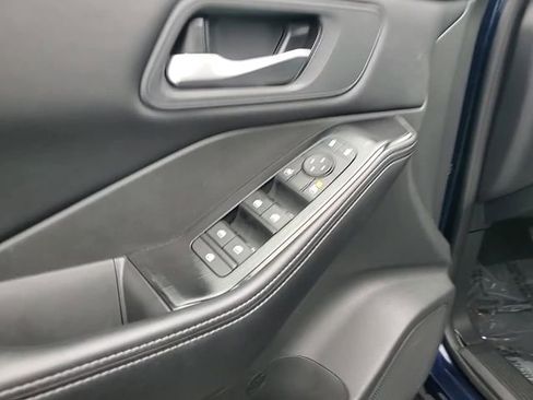 Used 2025 Nissan Rogue SV image 14