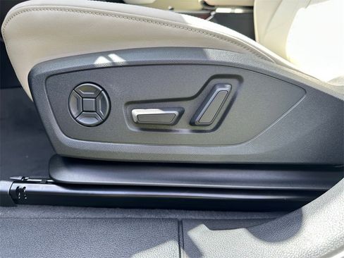 New 2025 Audi Q3 2.0T Premium image 26