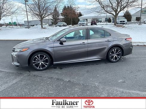 Used 2020 Toyota Camry SE w/ Convenience Package image 14