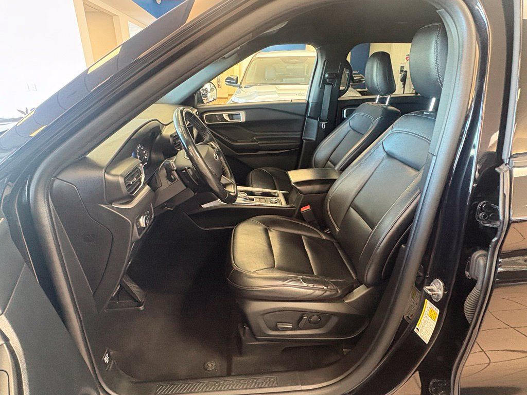 Used 2020 Ford Explorer XLT w/ Equipment Group 202A AWD/4WD image 21