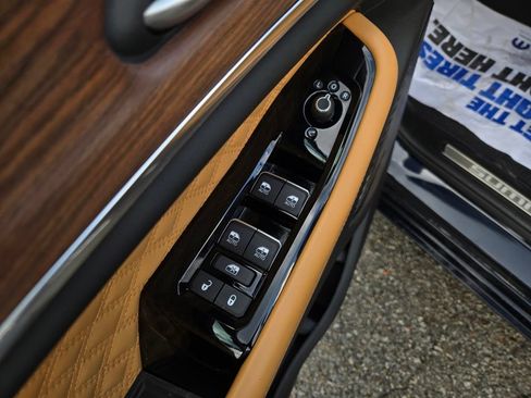 Used 2022 Jeep Grand Cherokee Summit w/ Luxury Tech Group V AWD/4WD image 13