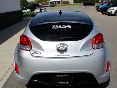 Used 2012 Hyundai Veloster w/ Style Pkg image 5