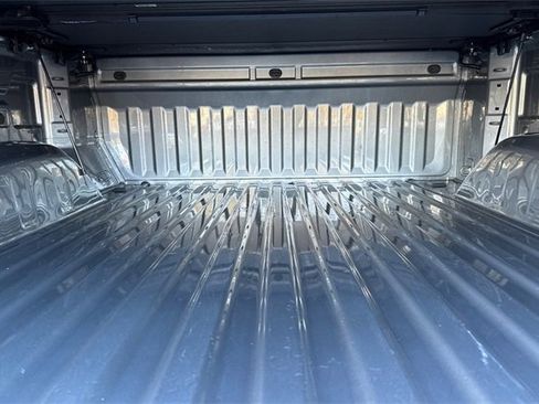 Used 2025 GMC Sierra 1500 Elevation image 17