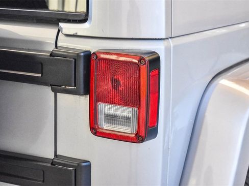 Used 2015 Jeep Wrangler Unlimited Sahara image 7